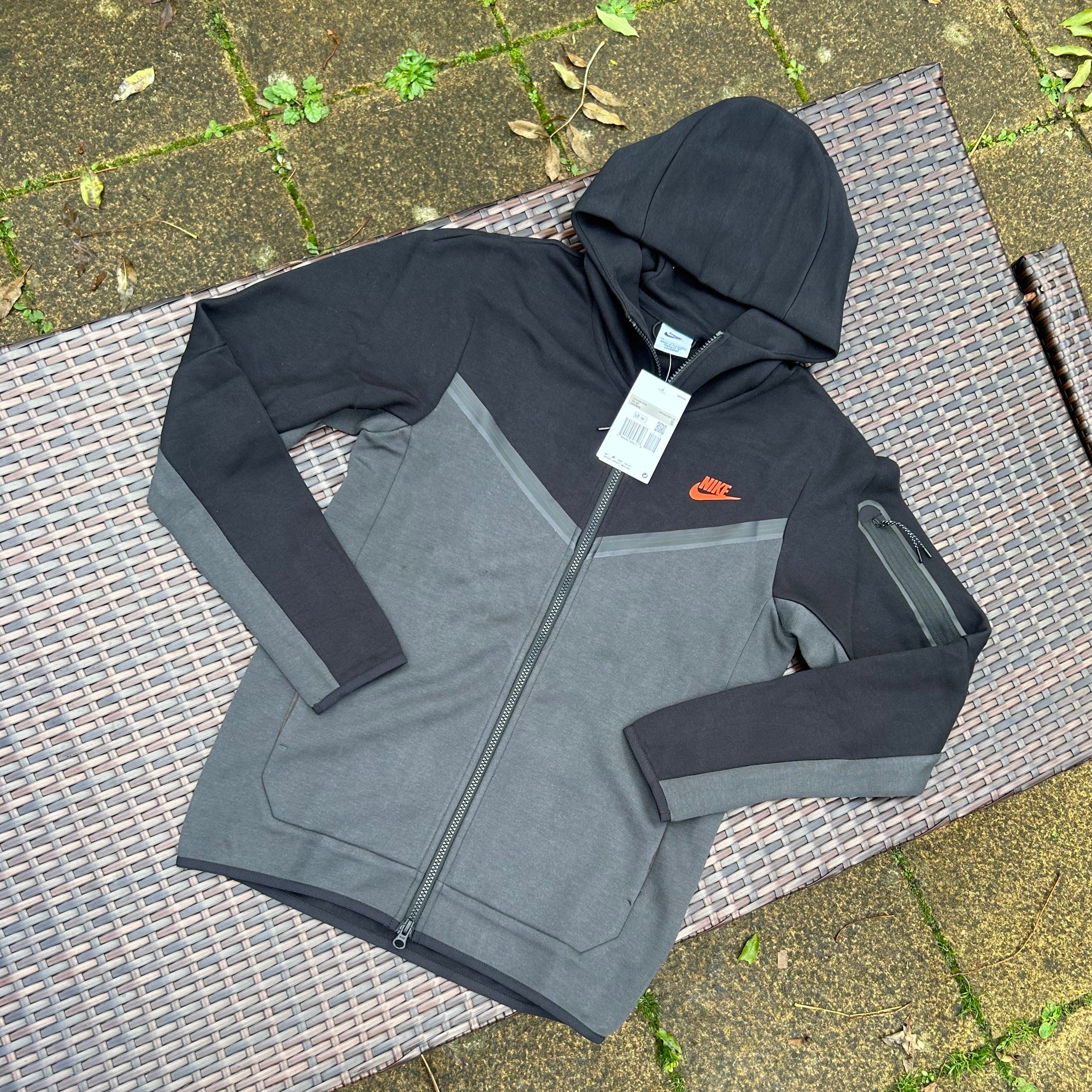 Nike Sportswear Tech Fleece Black/Orange