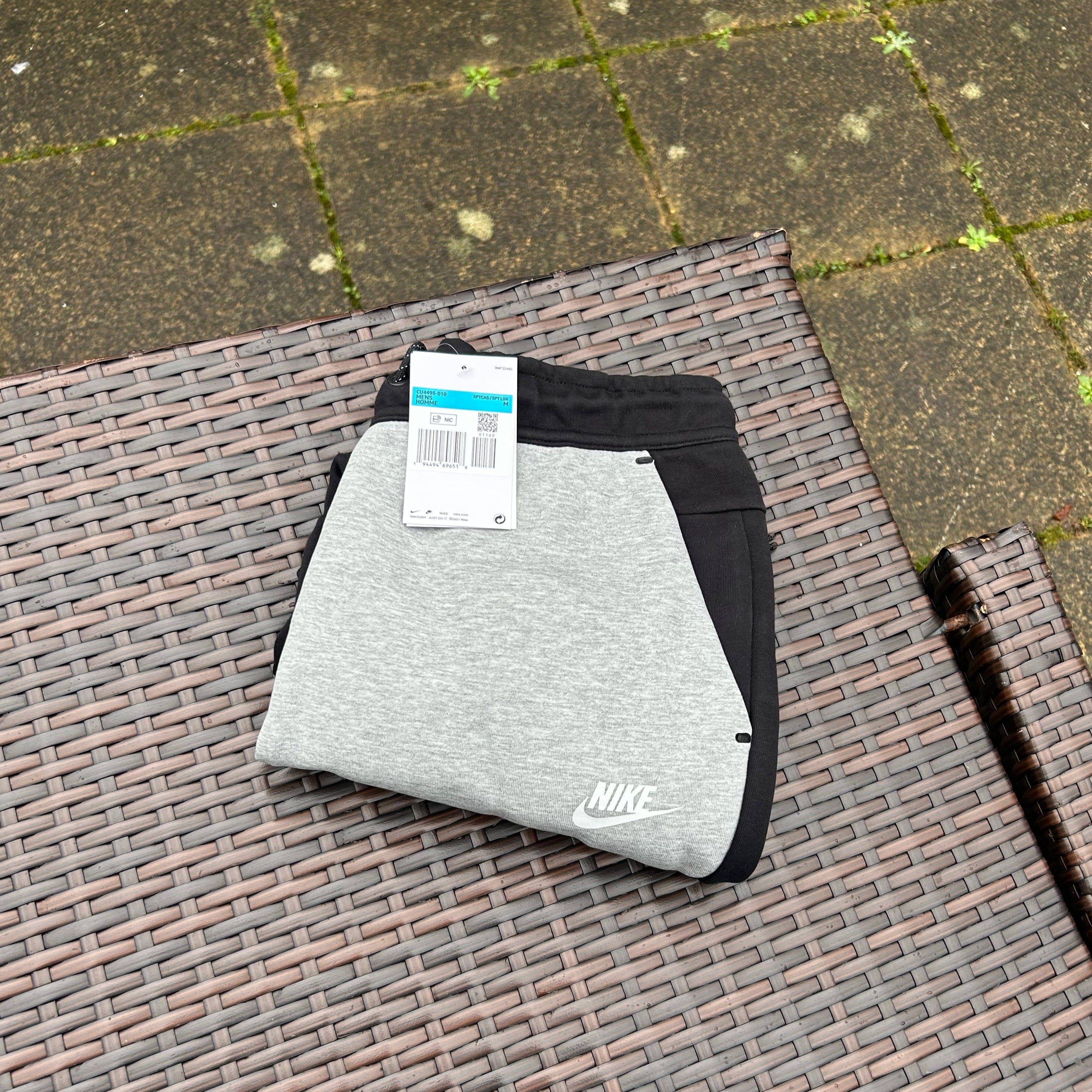 Nike Black/Grey Sportswear Tech Fleece