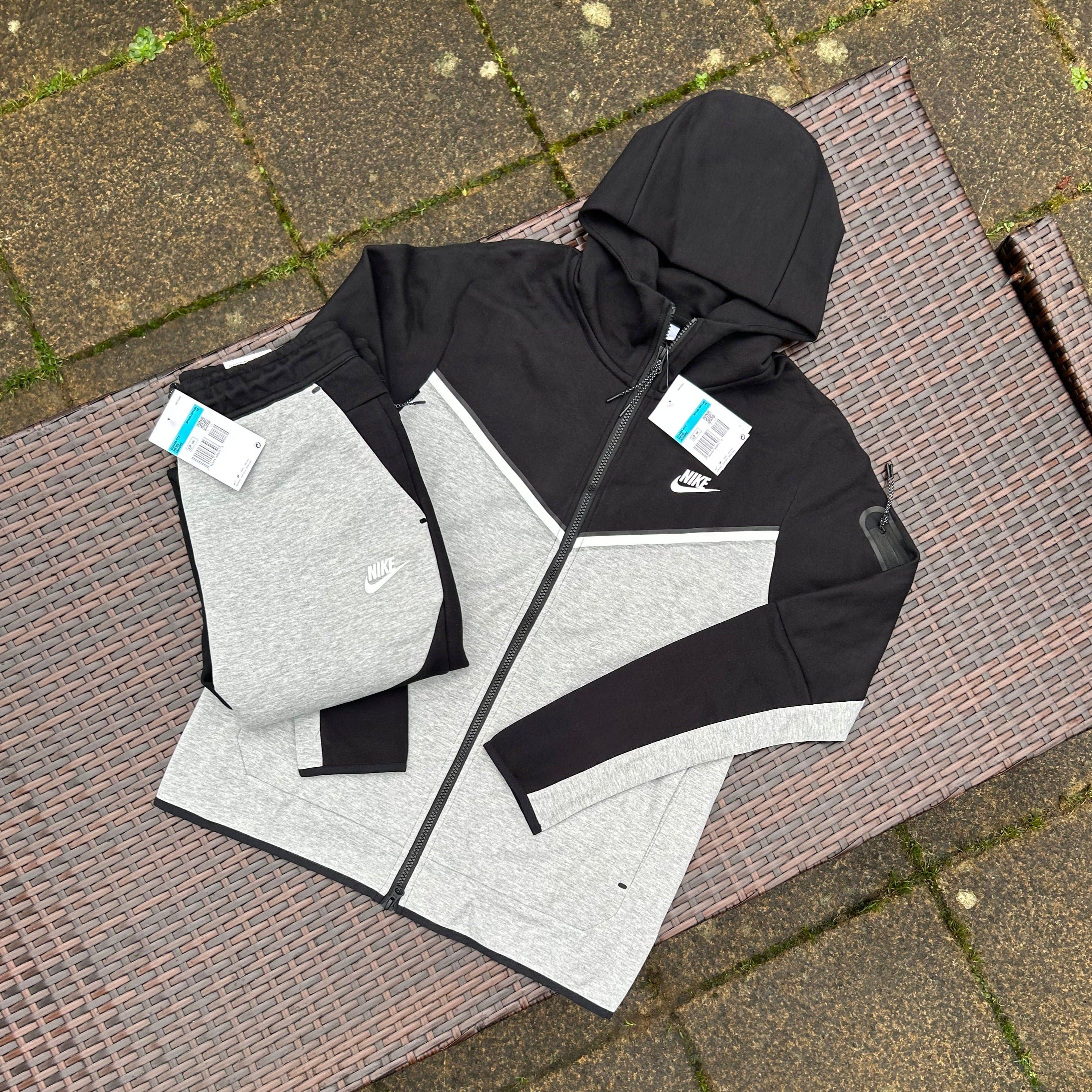 Nike Black/Grey Sportswear Tech Fleece