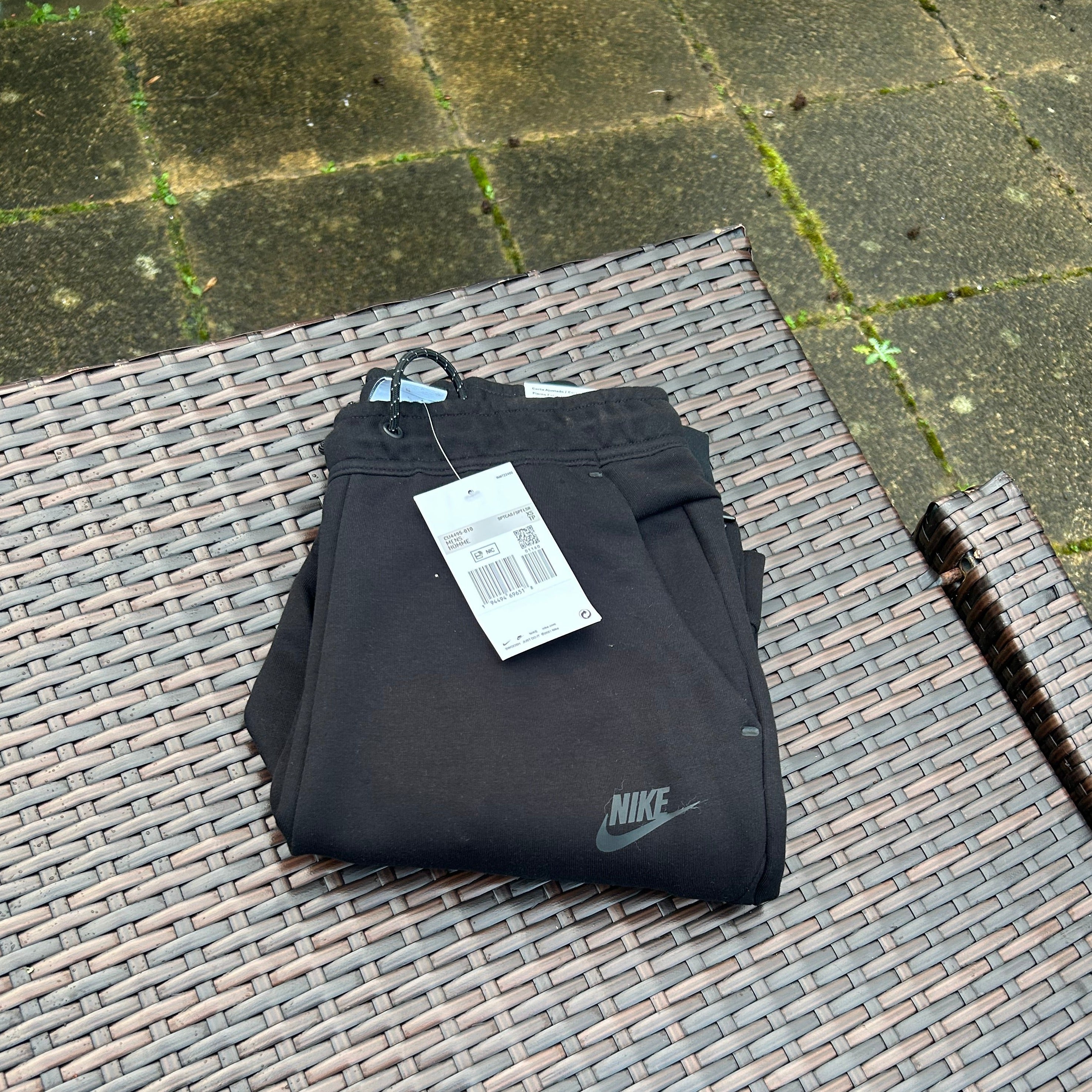 Nike Black Sportswear Tech Fleece