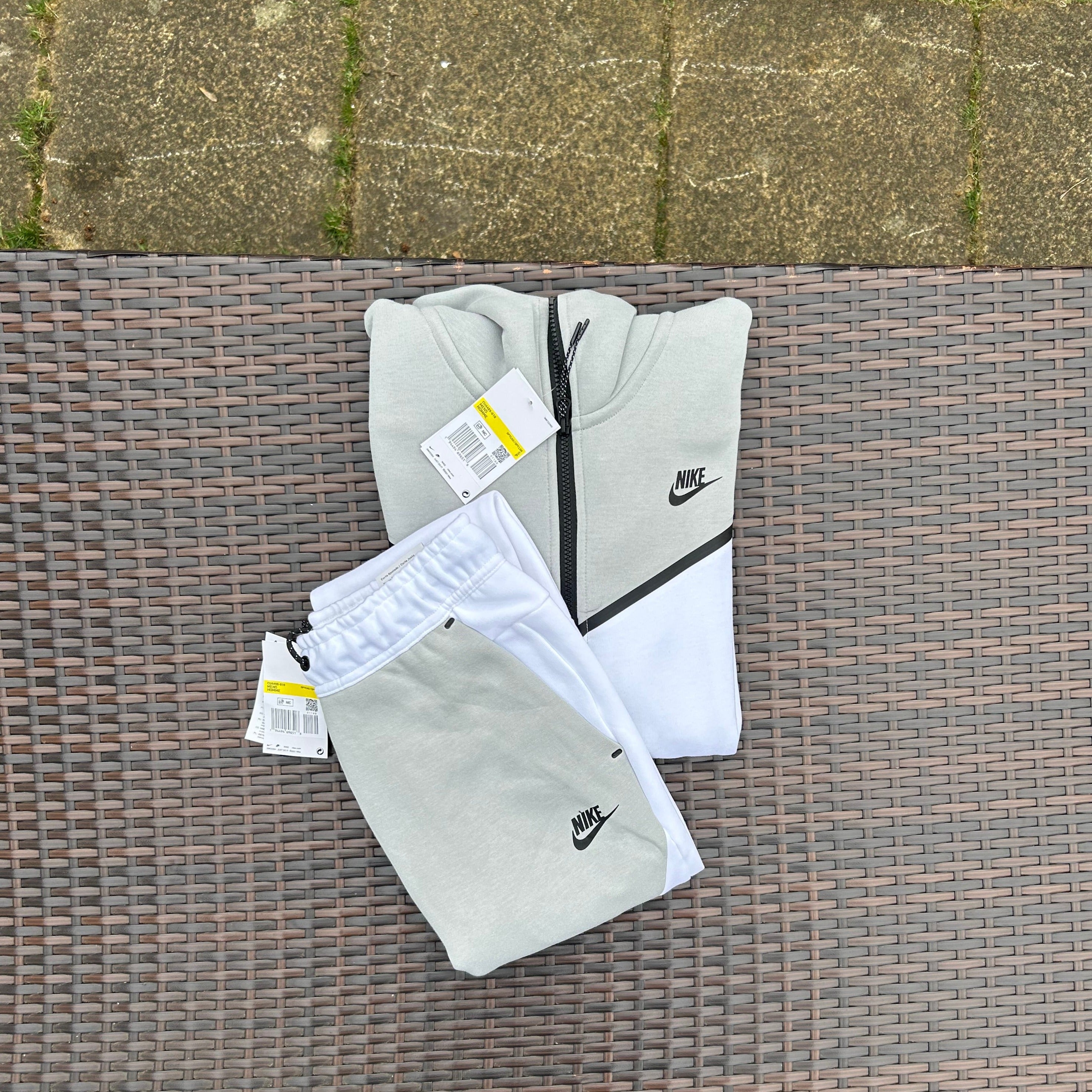 Nike Light Smoke Grey/White Sportswear Tech Fleece
