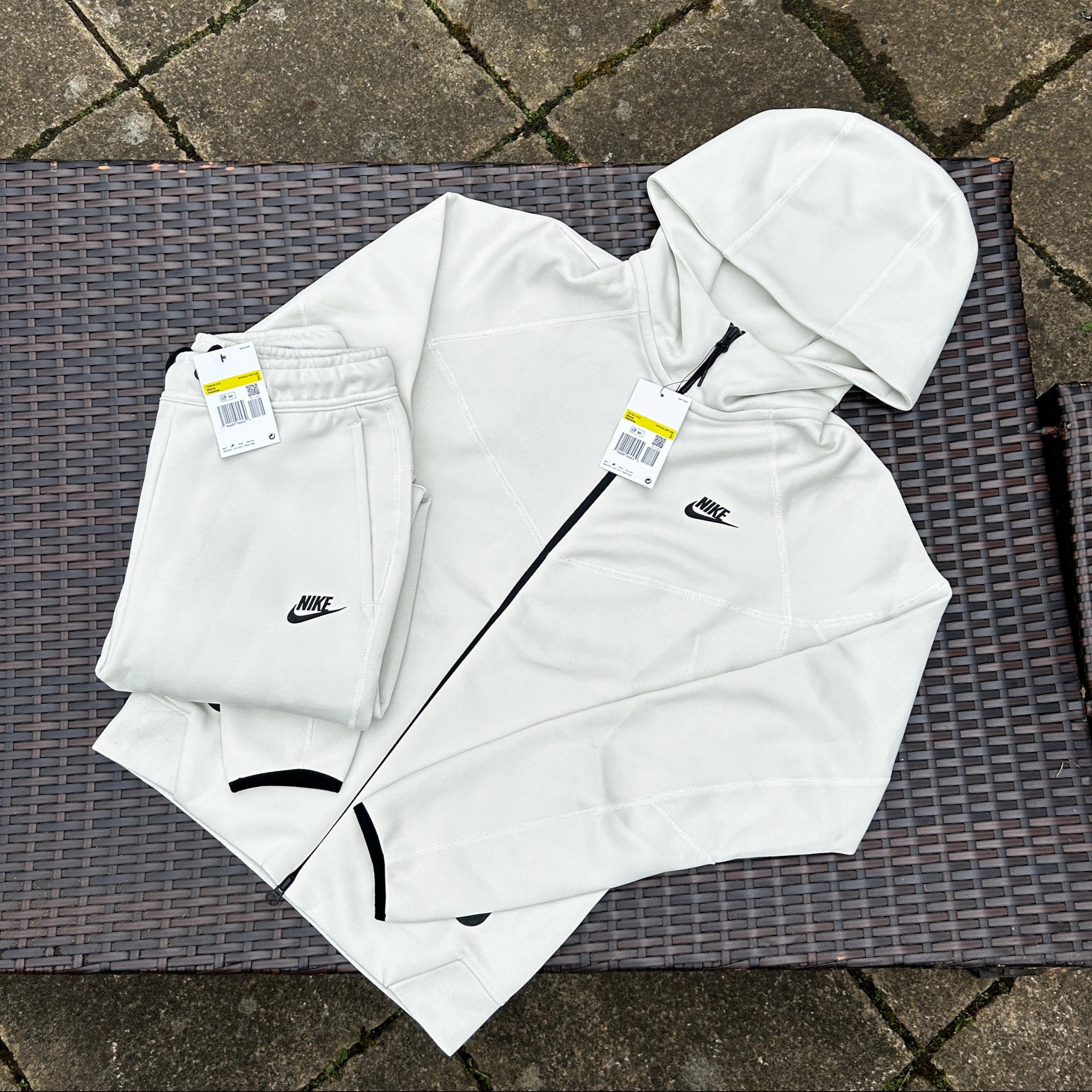 Nike Cream Sportswear Tech Fleece (2023 Season)