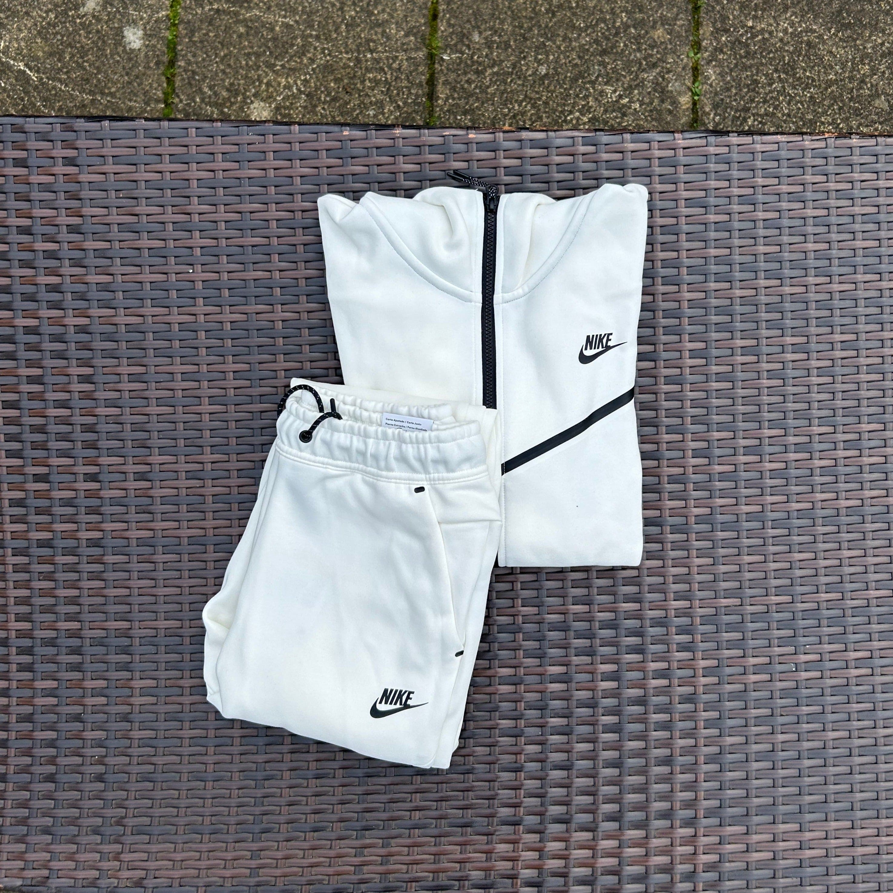 Nike White/Black Sportswear Tech Fleece