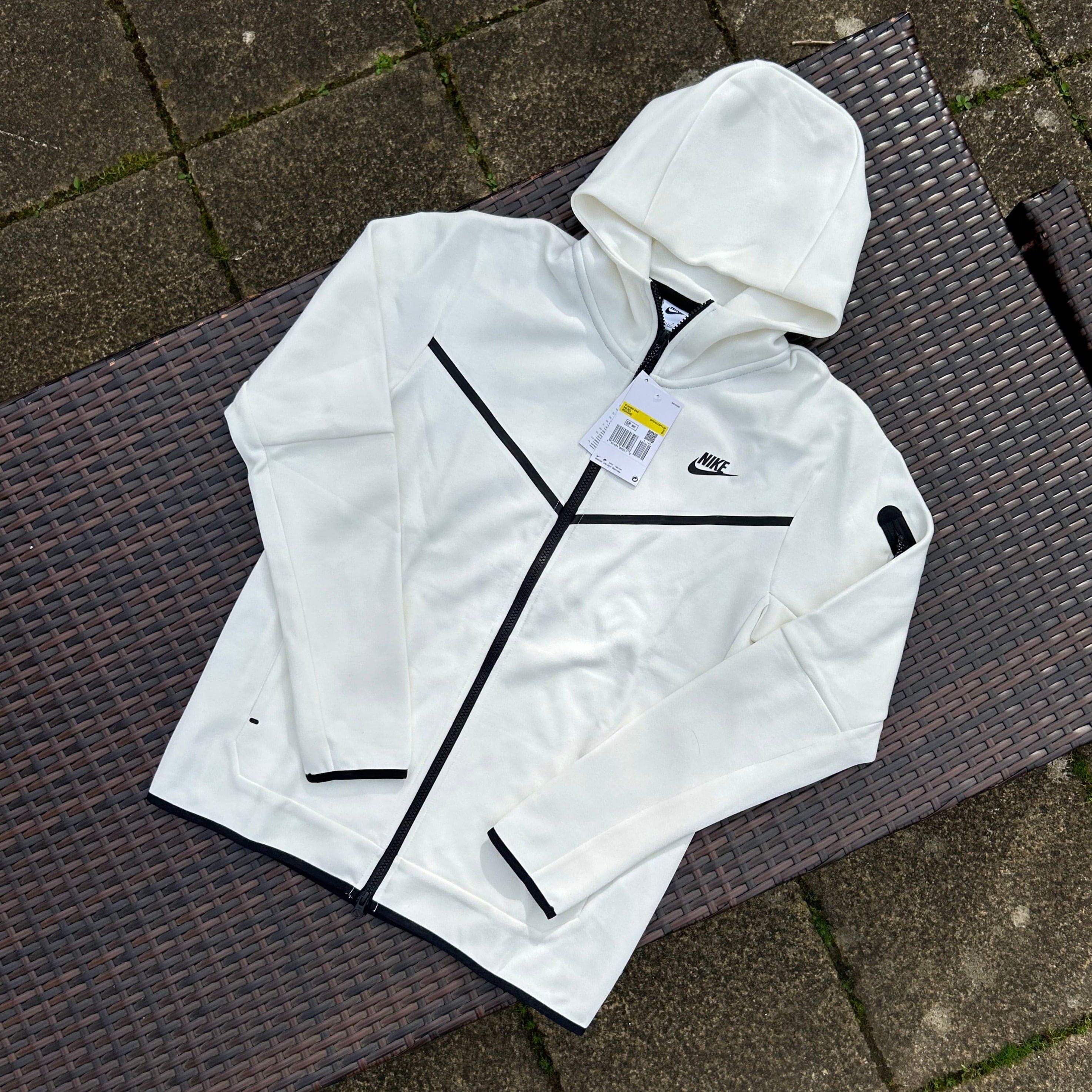 Nike White/Black Sportswear Tech Fleece