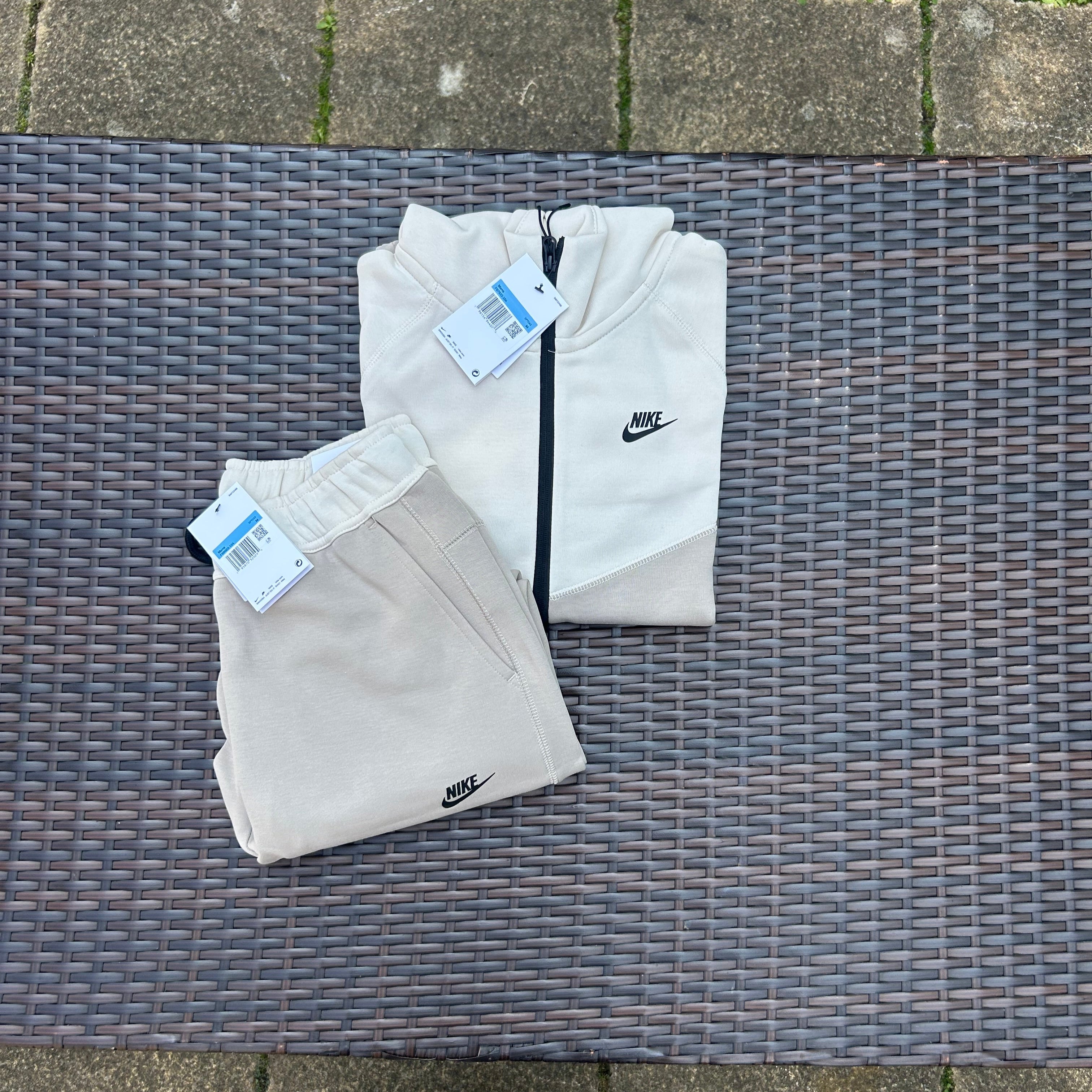 Nike Cream/Beige Sportswear Tech Fleece (2024 Season)
