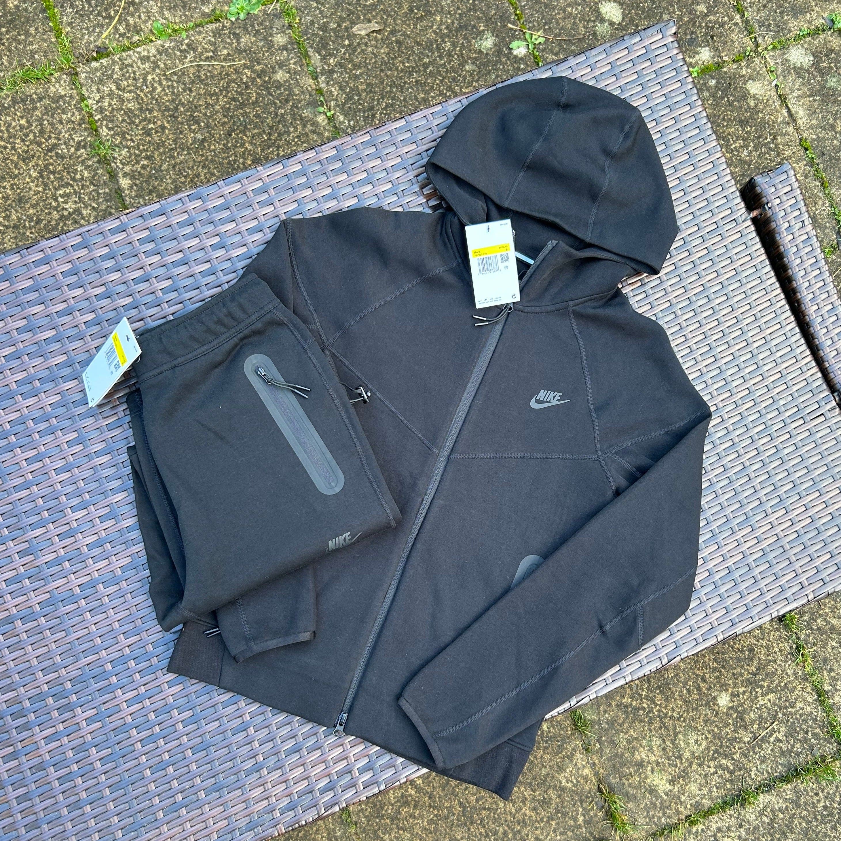 Nike Black Sportswear Tech Fleece (2023 Season)