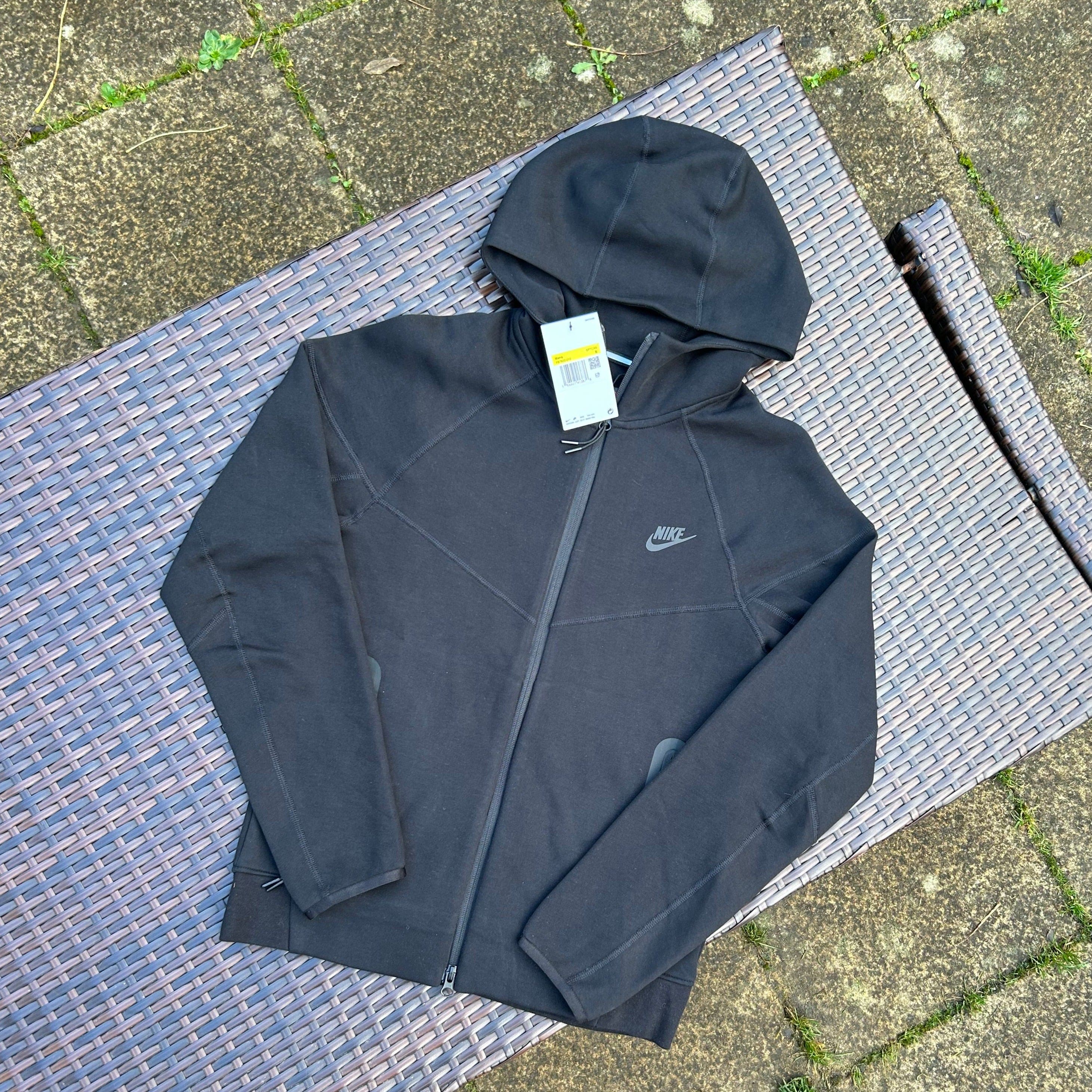 Nike Black Sportswear Tech Fleece (2023 Season)