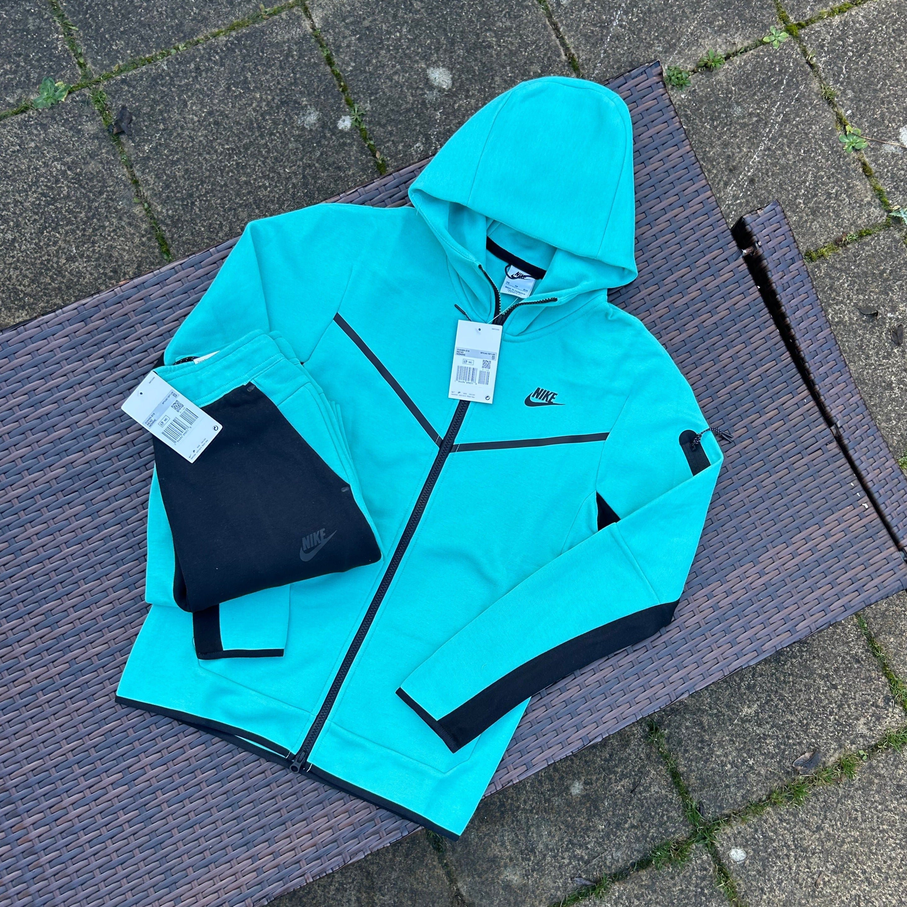Nike "Teal/Black" Sportswear Tech Fleece