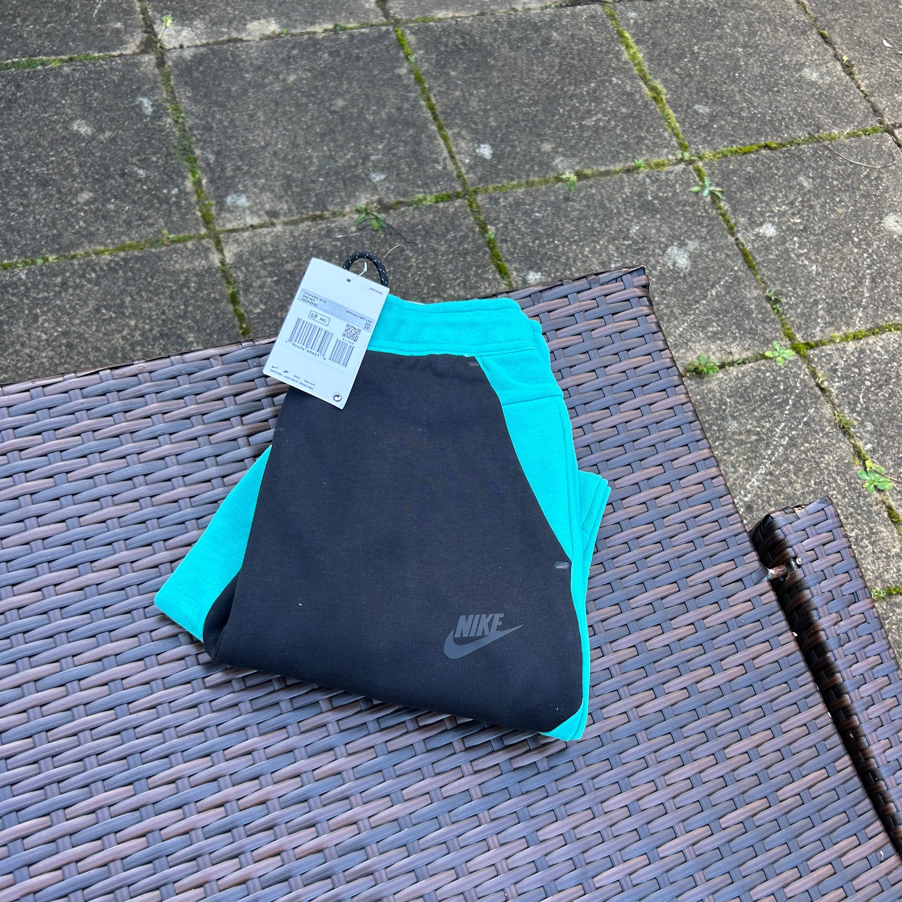 Nike "Teal/Black" Sportswear Tech Fleece