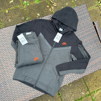 Nike Sportswear Tech Fleece Black/Orange