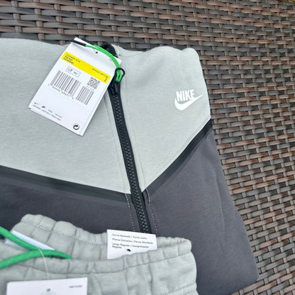 Nike Grey/Green Sportswear Tech Fleece