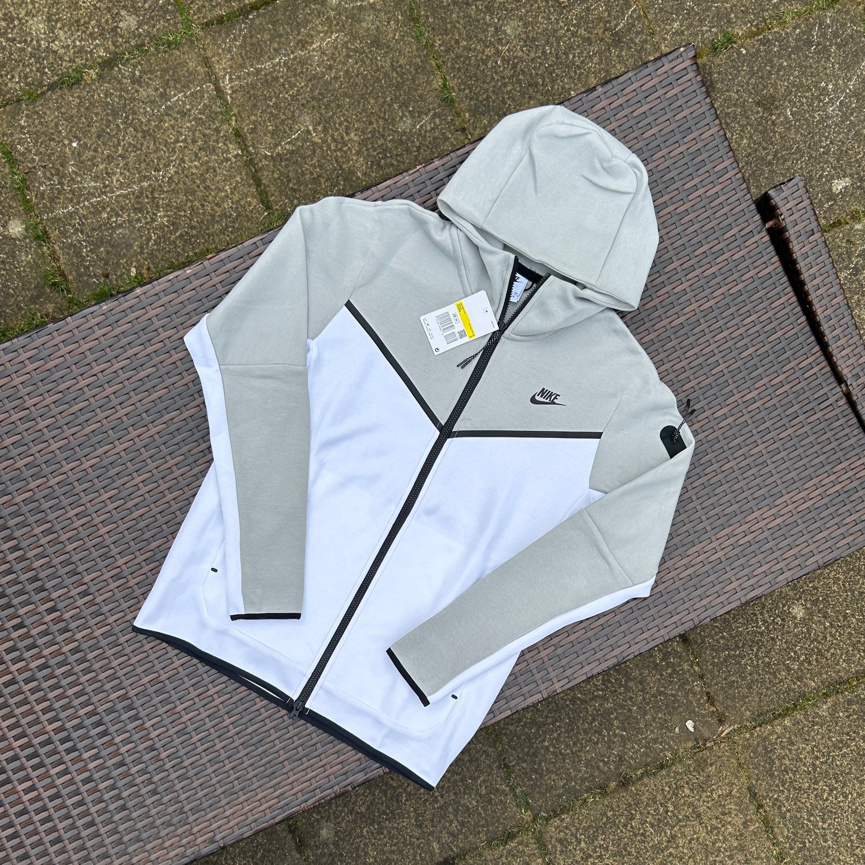 Nike Cream White Sportswear Tech Fleece Twentytwo Supplies