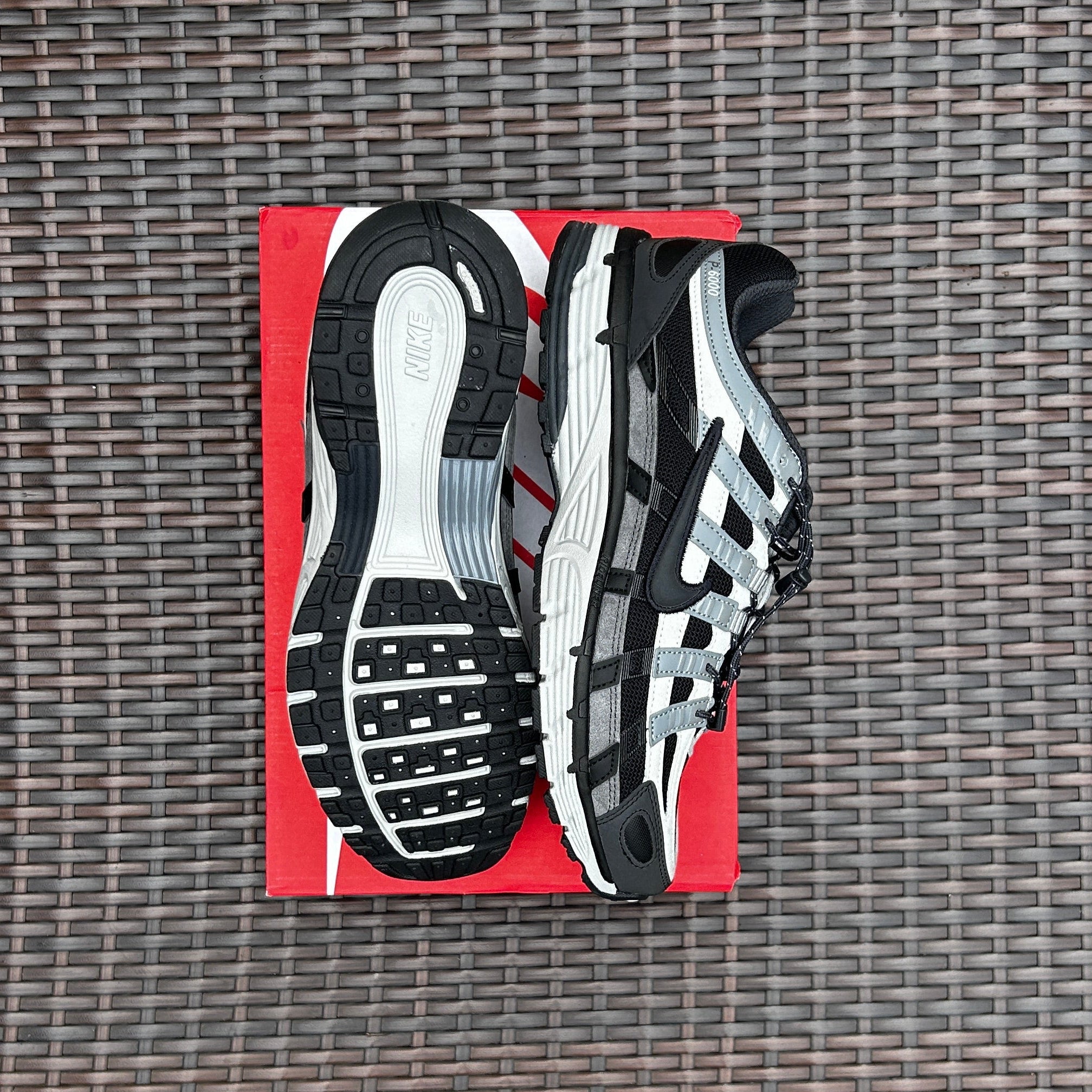 Black white sneakers