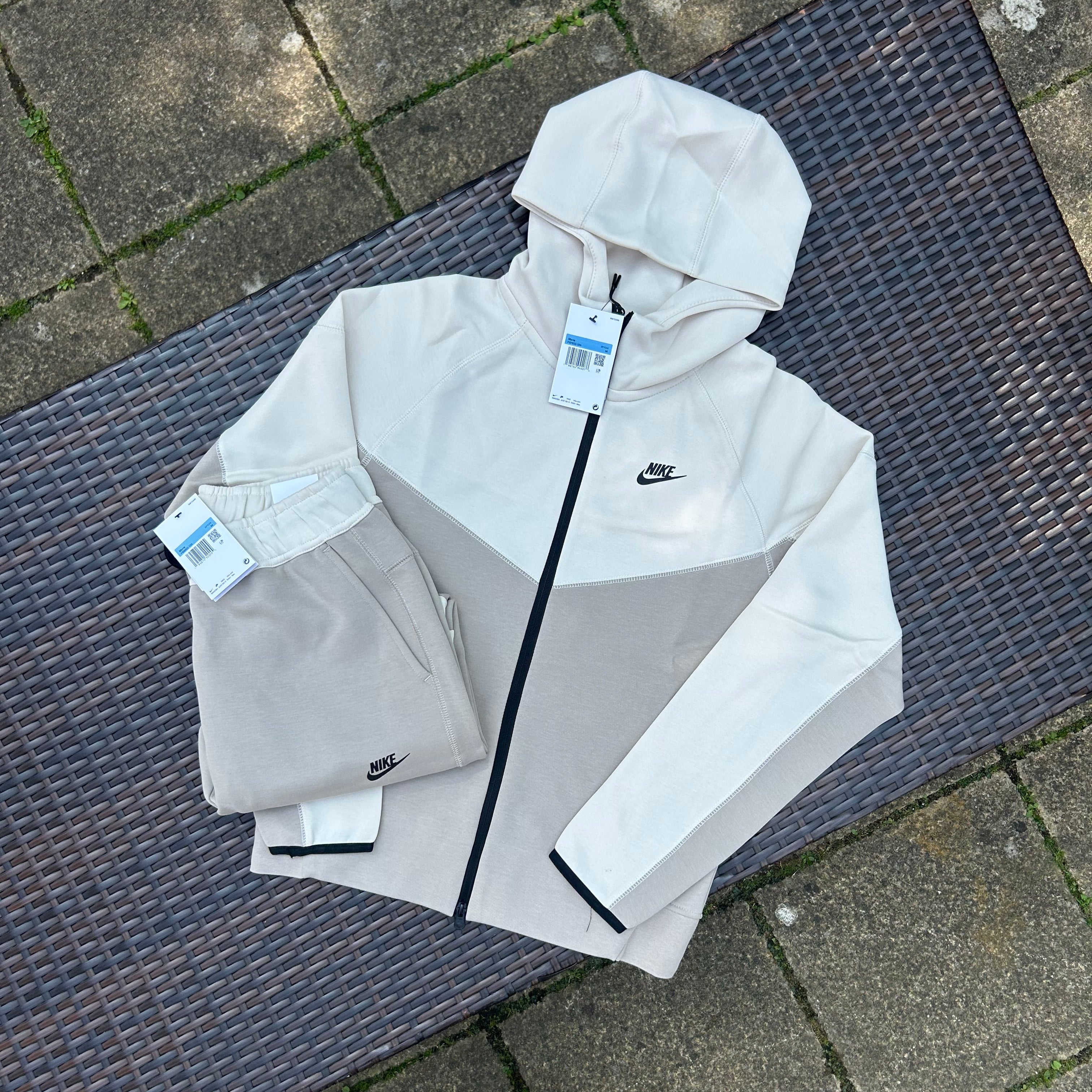 Nike Cream/Beige Sportswear Tech Fleece (2024 Season)