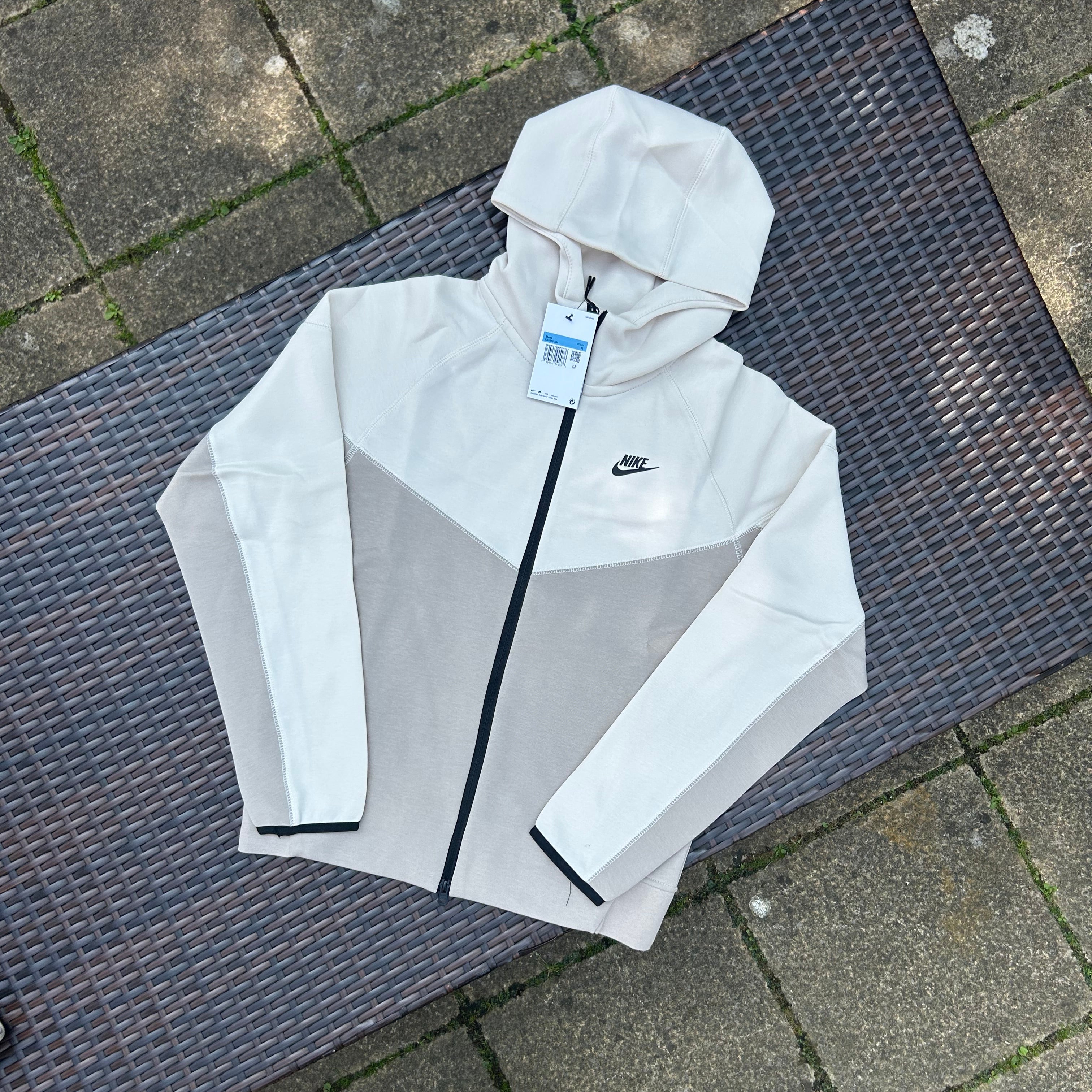 Nike Cream/Beige Sportswear Tech Fleece (2024 Season)