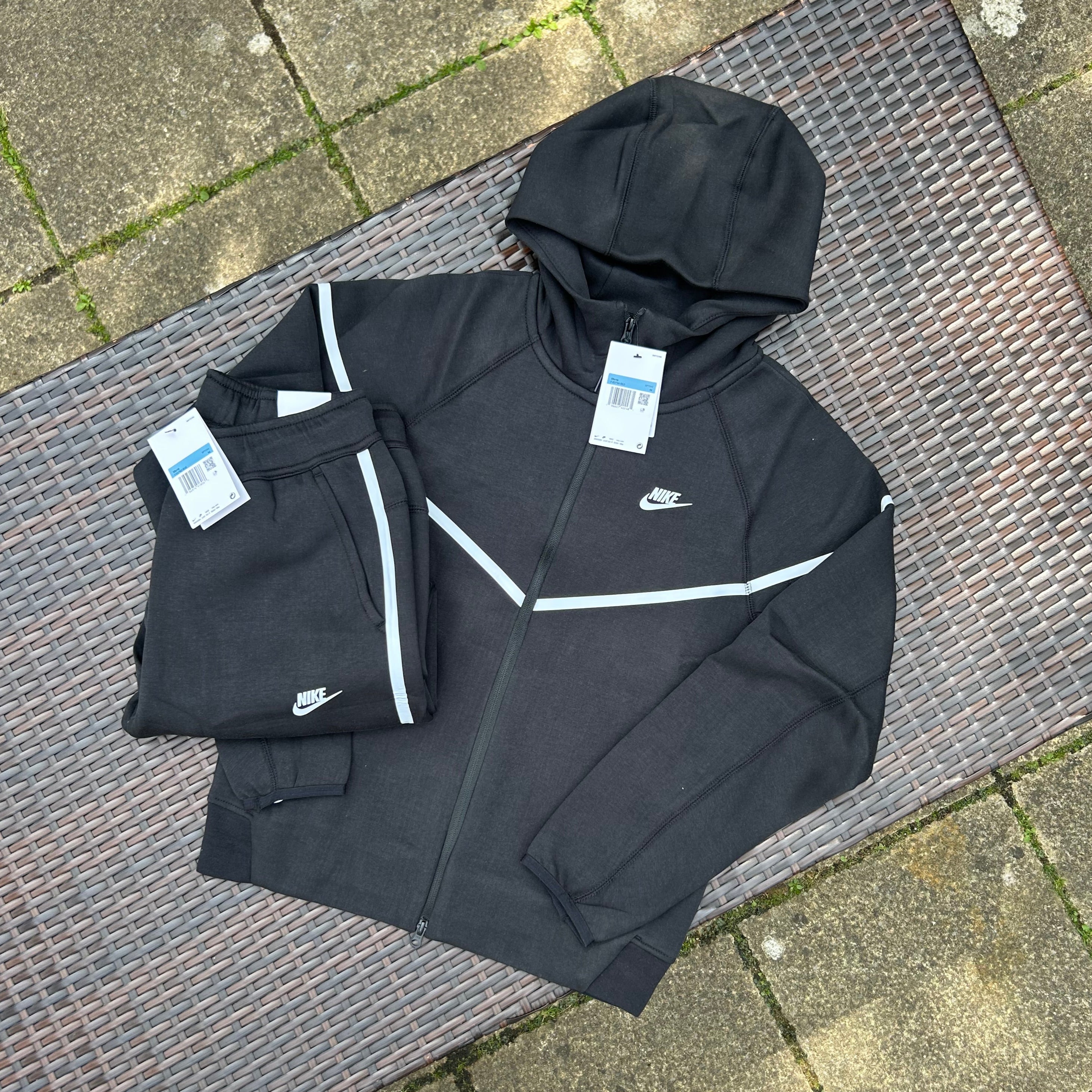 Nike Black Sportswear Tech Fleece (2024 Season)