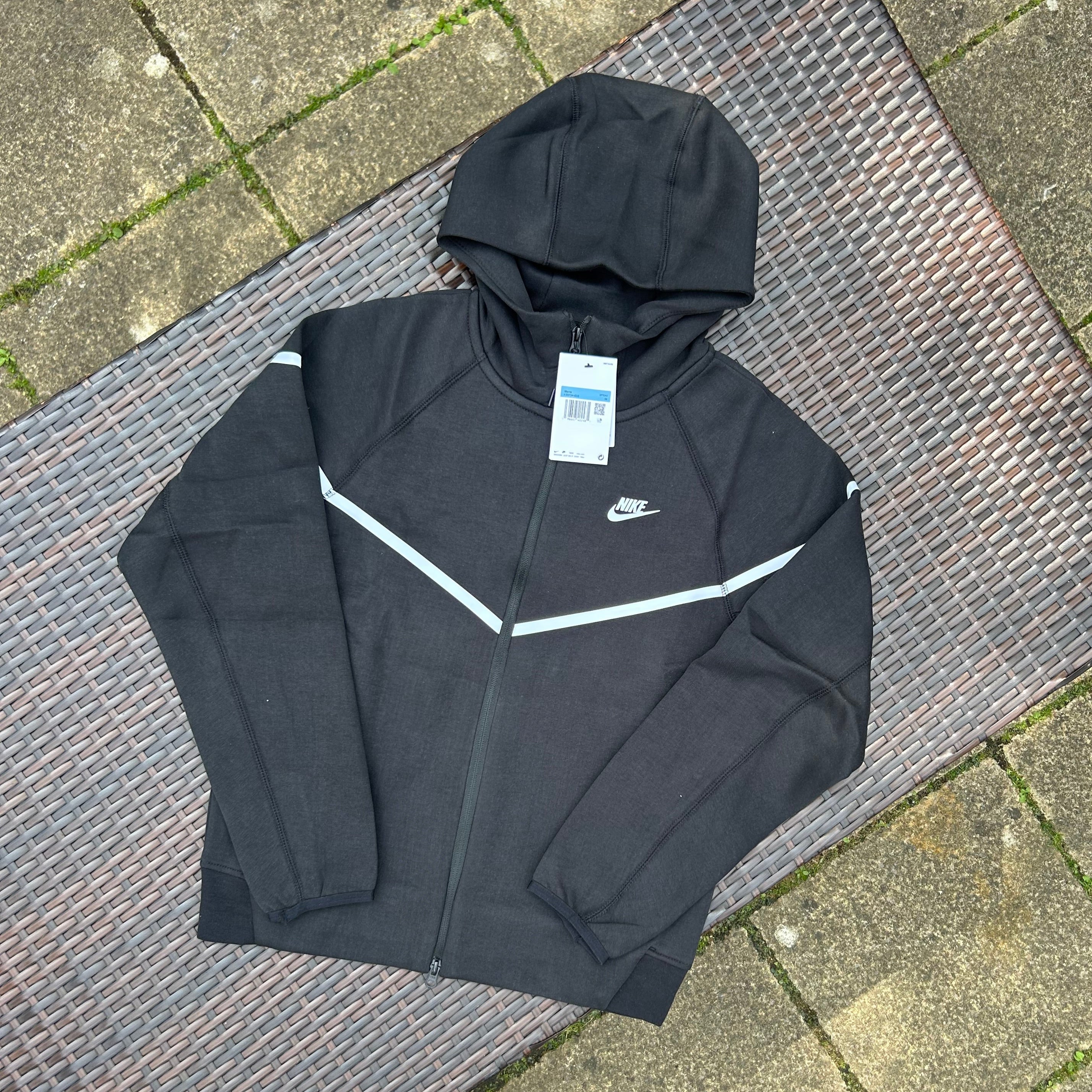 Nike Black Sportswear Tech Fleece (2024 Season)