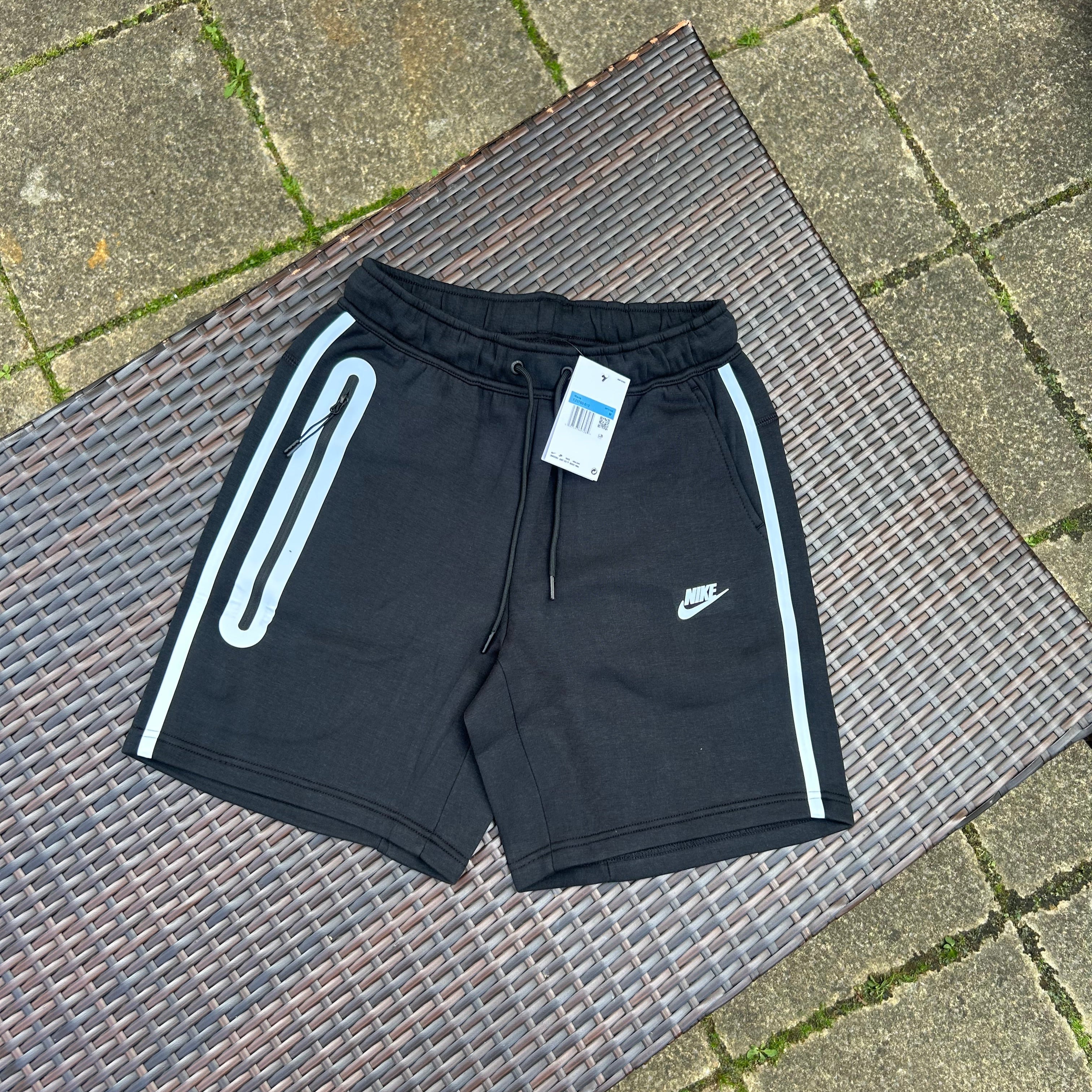 Nike Green Sportswear Tech Fleece Shorts (2024 Season)
