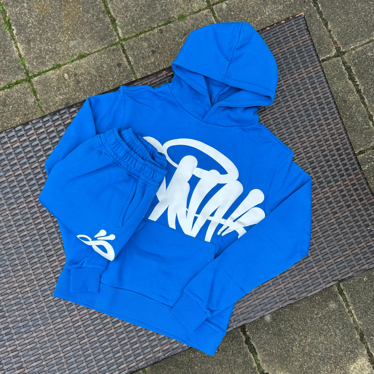 Style Syna World Ensemble Jogging LaoZan Syna World - Hoodie & Short Streetwear Printemps/Été Hoodie Short Laozan Style Syna World Ensemble Jogging LaoZan Syna World - Hoodie & Short Streetwear Printemps/Été Hoodie Short Laozan