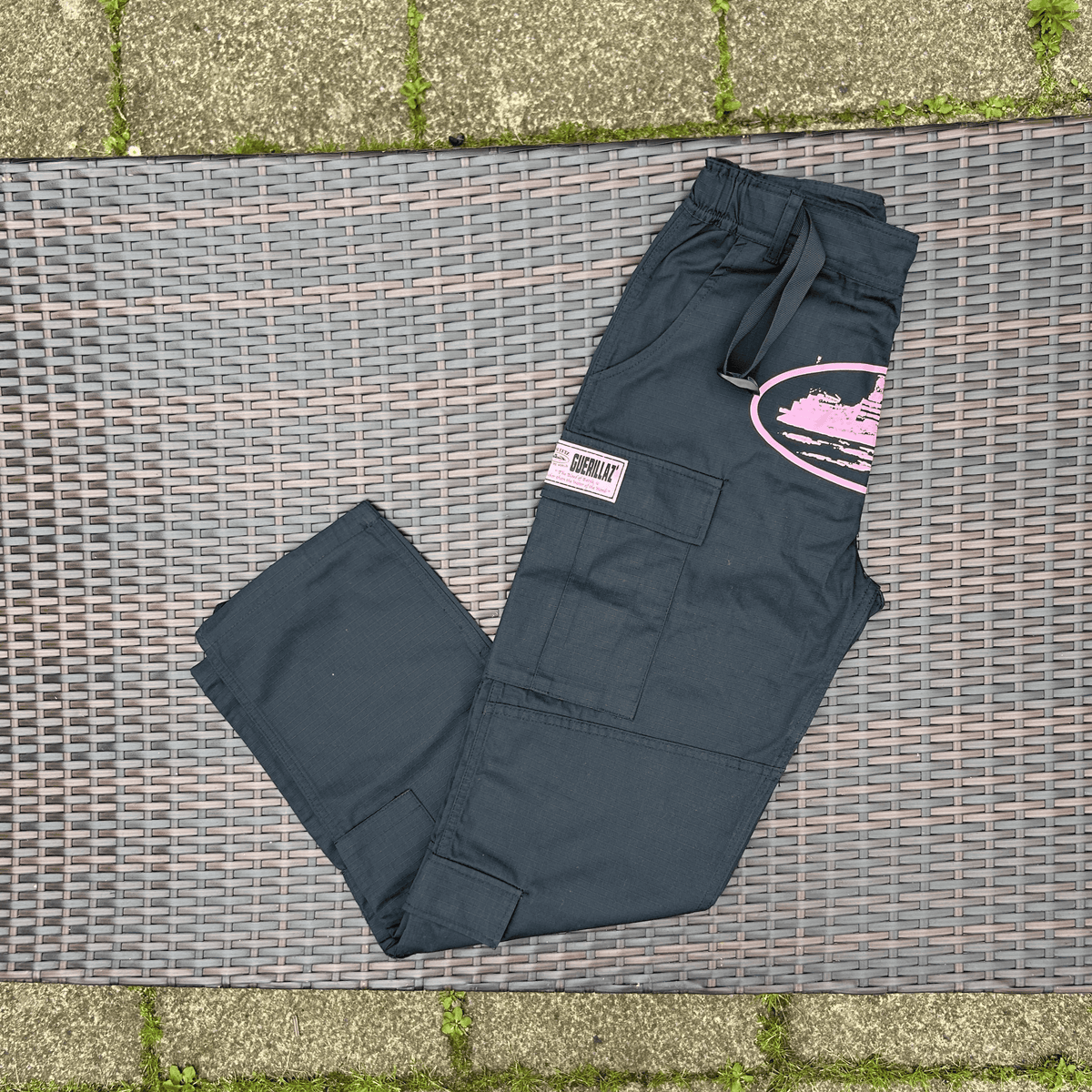 パンツ Corteiz Cargo Pants Black / Pink Corteiz Cargo Pants Black / Pink - メルカリ